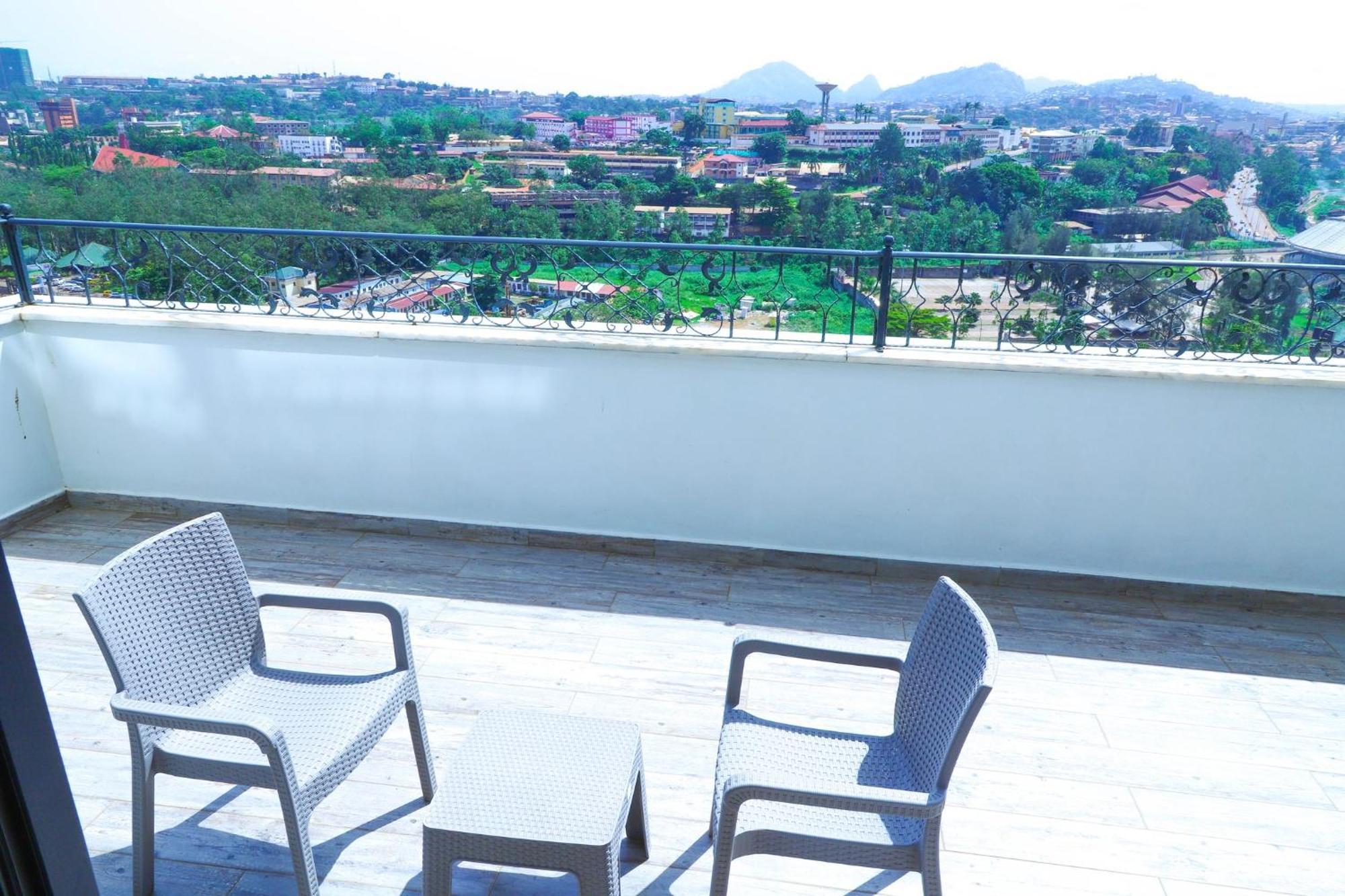 United Hotel International Yaounde Exterior photo