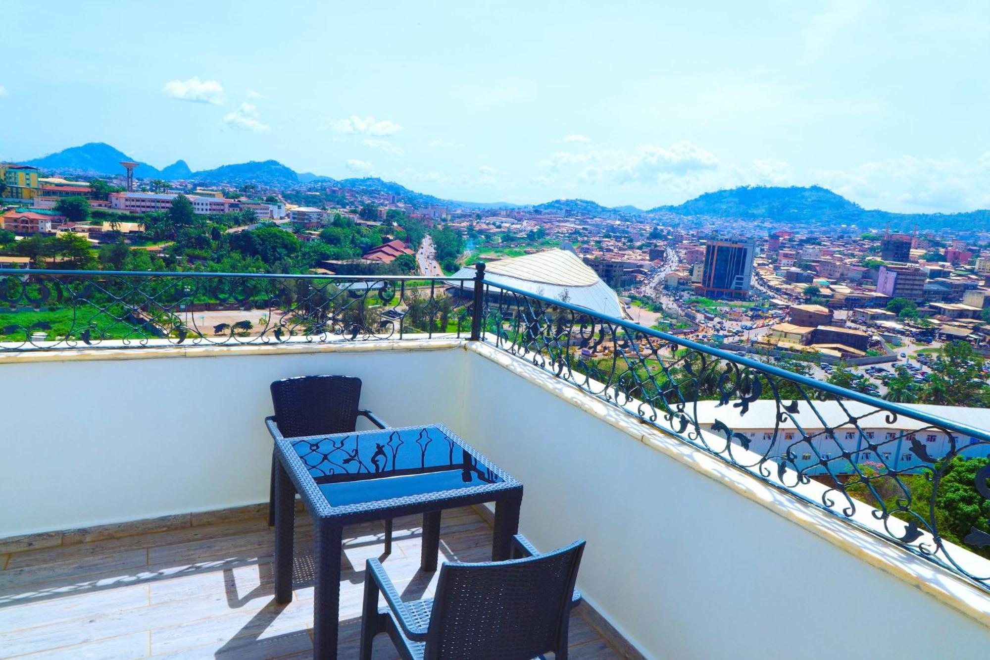 United Hotel International Yaounde Exterior photo